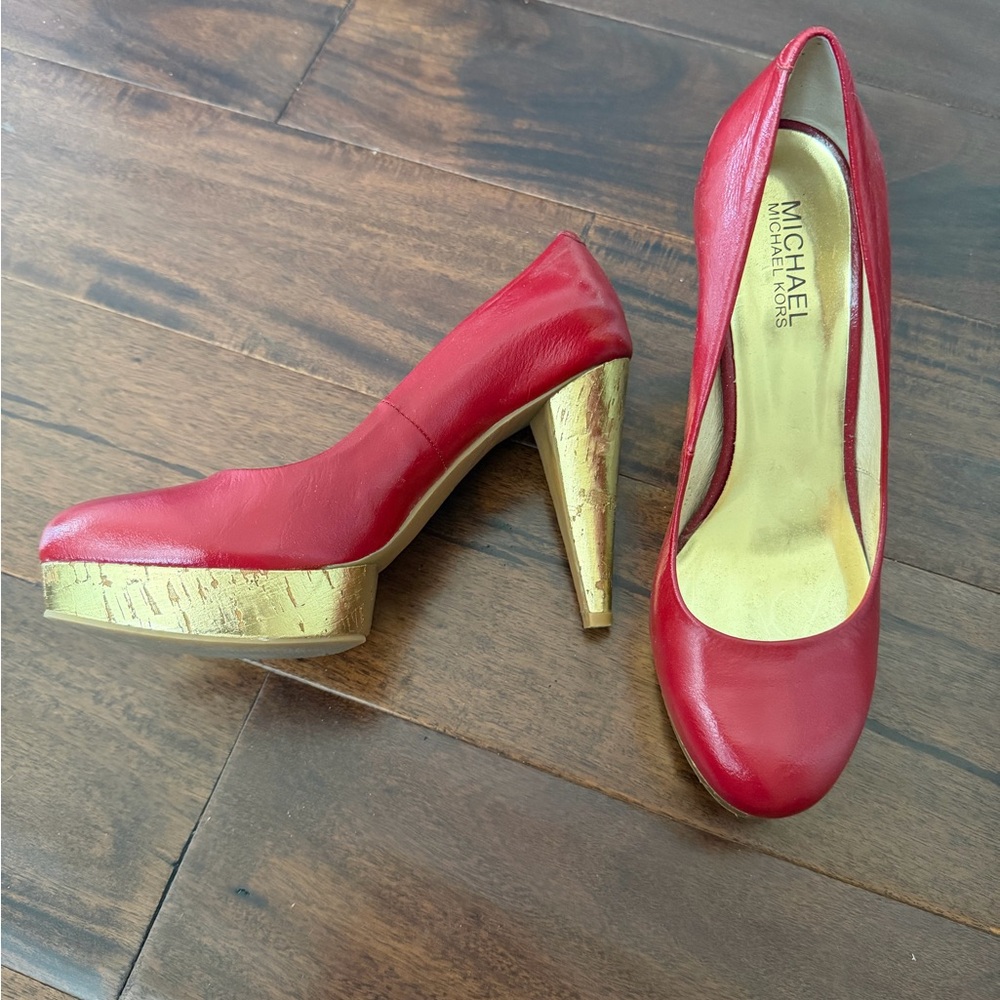 ❤️ MICHAEL Michael Kors Platform Pumps ❤️